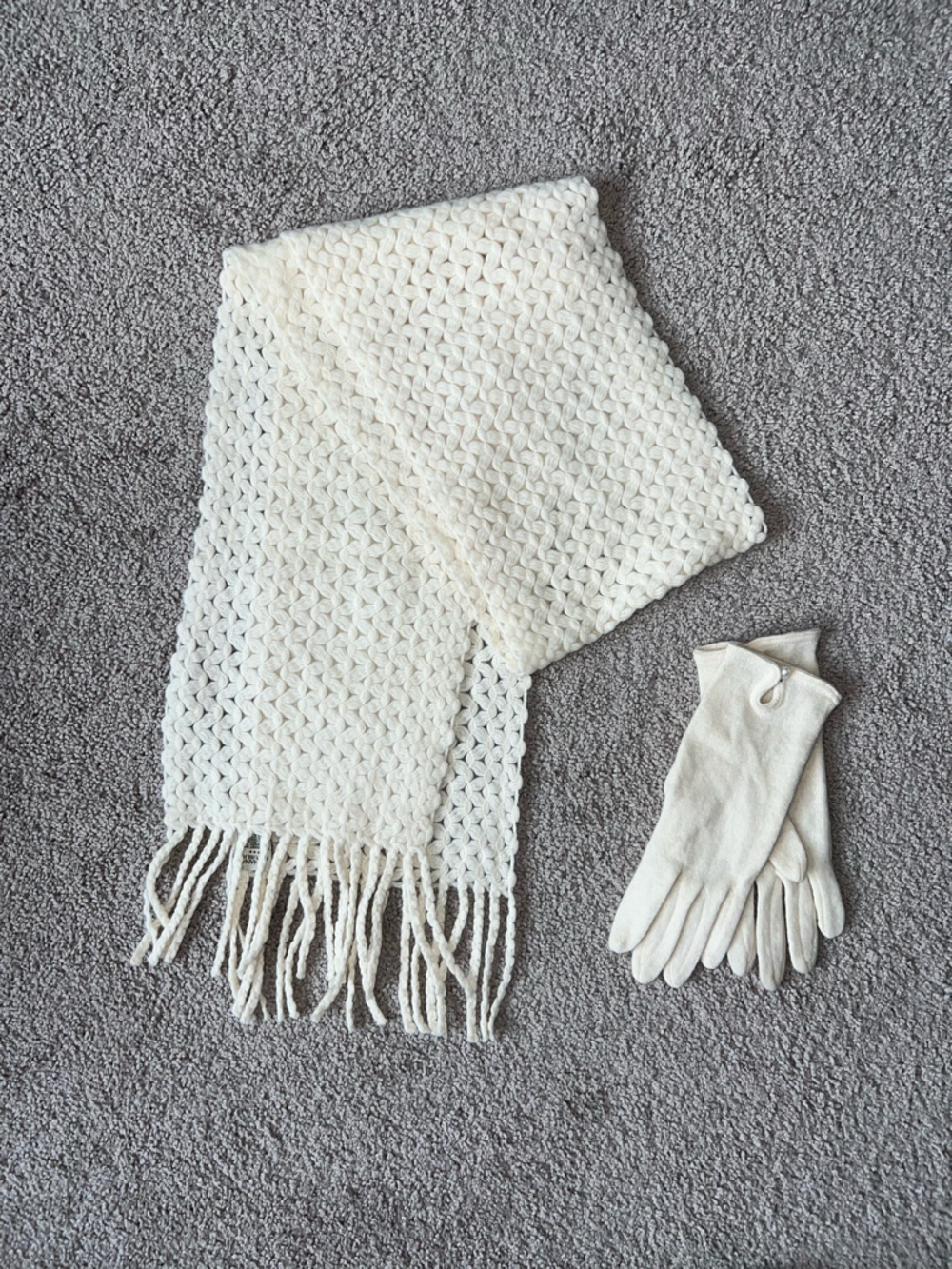 Banana Republic Factory Cream Knit Scarf and Gloves Set